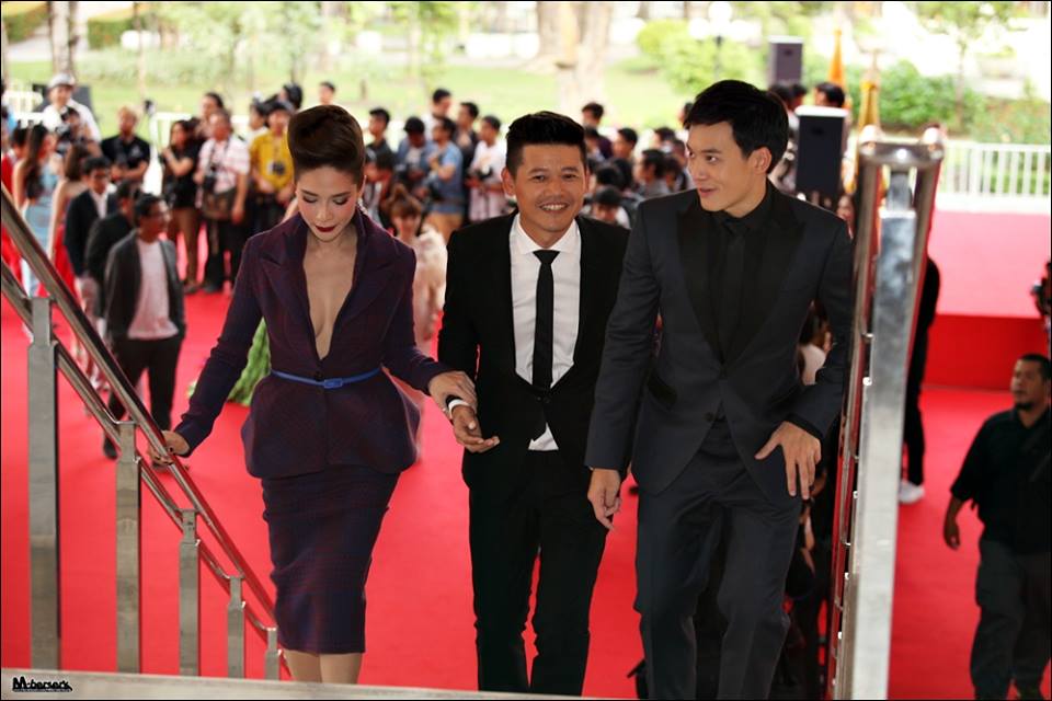 พลอย-เฌอมาลย์ ชุดเดินพรมแดงสุพรรณหงส์ ครั้งที่ 24 นางพญาทรงพลัง