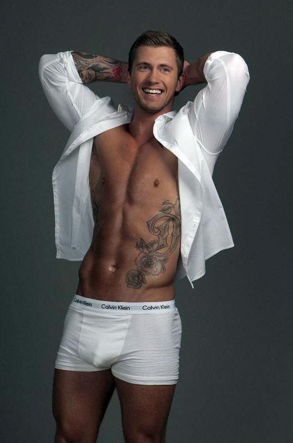 Dan Osborne กุมเป้าอวดเป้าตุง