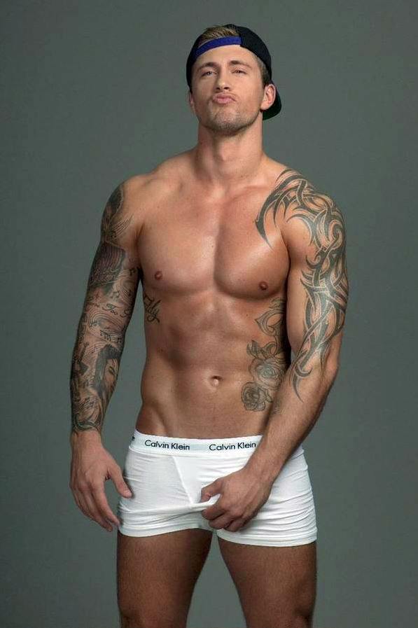 Dan Osborne กุมเป้าอวดเป้าตุง
