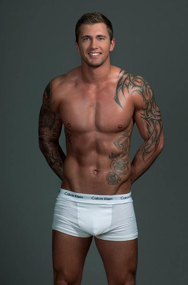 Dan Osborne กุมเป้าอวดเป้าตุง