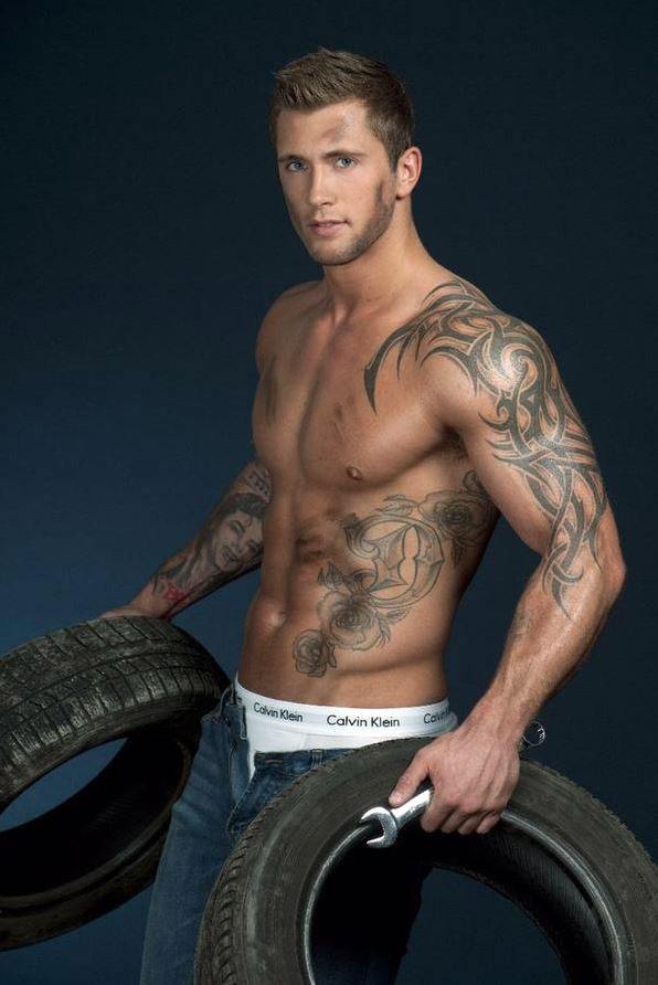 Dan Osborne กุมเป้าอวดเป้าตุง