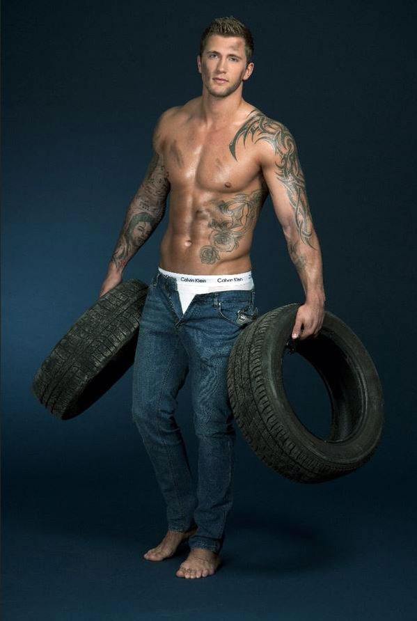 Dan Osborne กุมเป้าอวดเป้าตุง