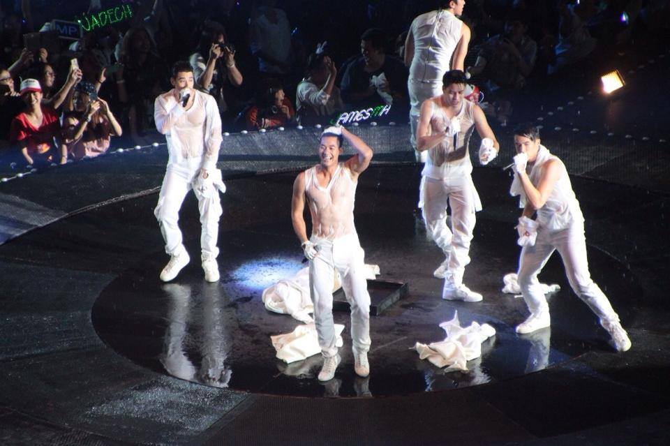 เก็บตกความฟิน จากคอนเสิร์ต Give Me 5