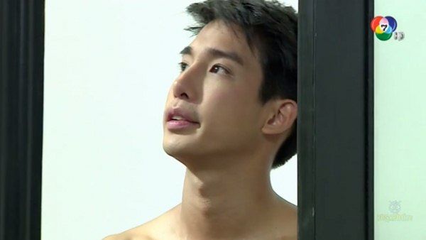 ปรัชญ์ ปรมิณ ถอดเสื้อโชว์