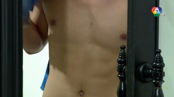 ปรัชญ์ ปรมิณ ถอดเสื้อโชว์