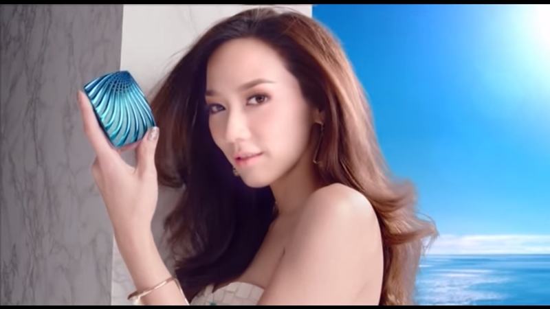 มาแล้ว !! Aum Patchrapa Mistine Blue Locked Lifting Powder ความสวยที่สบัดยังไงก็ไม่หลุด