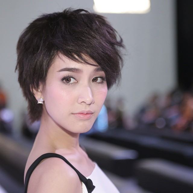 "มิน พีชญา" ในงาน Elle Fashion week 2015 มาในลุคผมสั้น!!
