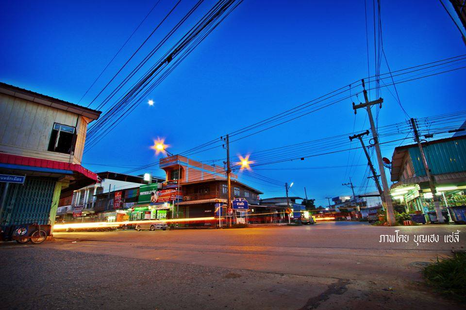 บรรยากาศในตัวอำเภอตอนค่ำคืน