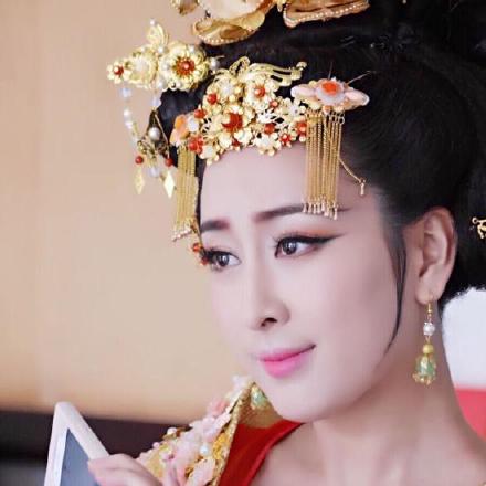 ฉินหลาน / หวังลี่คุน / ถงลี่หยา / หม่าซู กับการแสดงชุด《国色天香》Guo Se Tian Xiang 2015