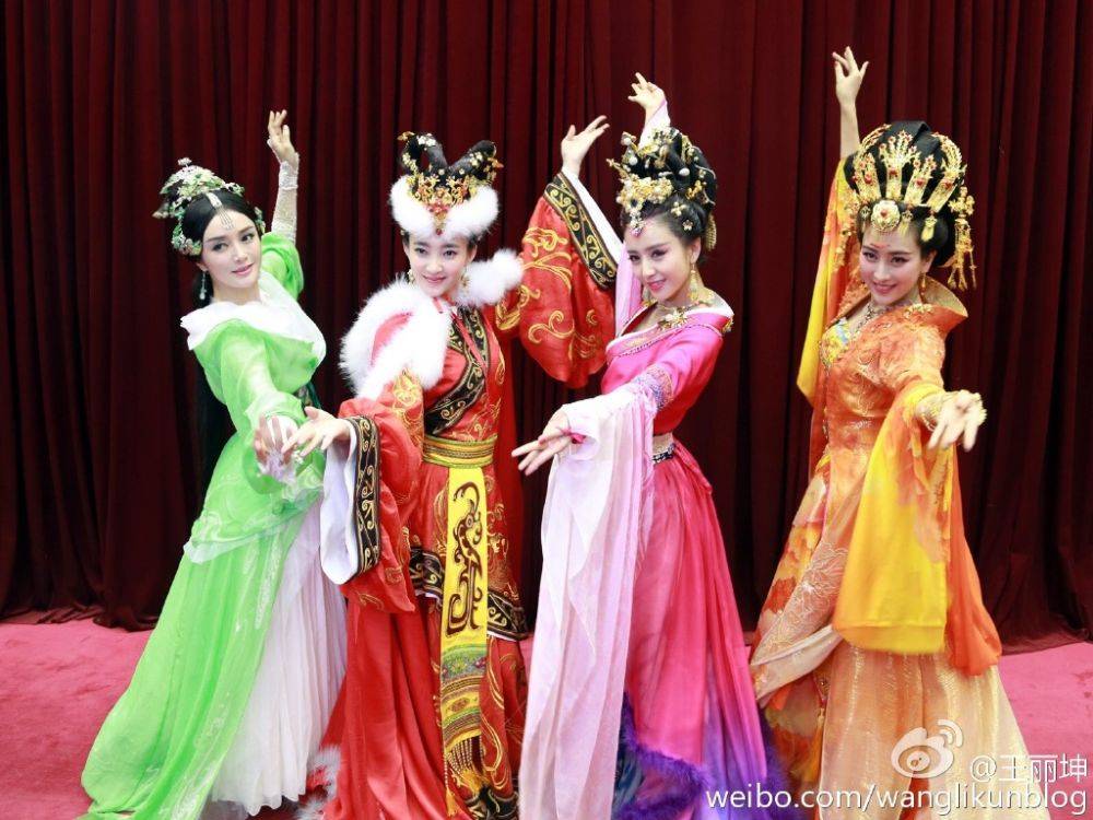 ฉินหลาน / หวังลี่คุน / ถงลี่หยา / หม่าซู กับการแสดงชุด《国色天香》Guo Se Tian Xiang 2015