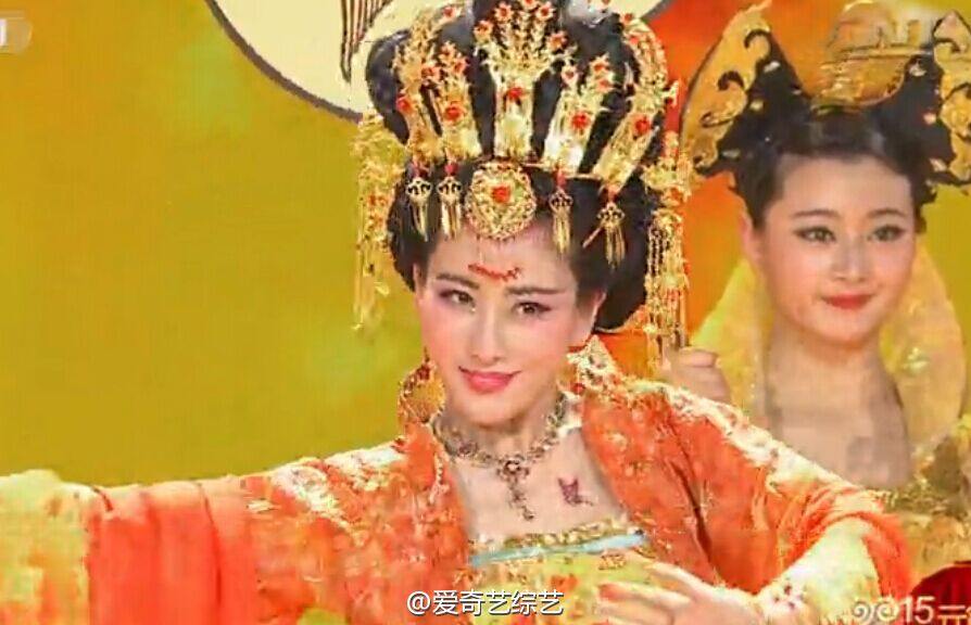 ฉินหลาน / หวังลี่คุน / ถงลี่หยา / หม่าซู กับการแสดงชุด《国色天香》Guo Se Tian Xiang 2015