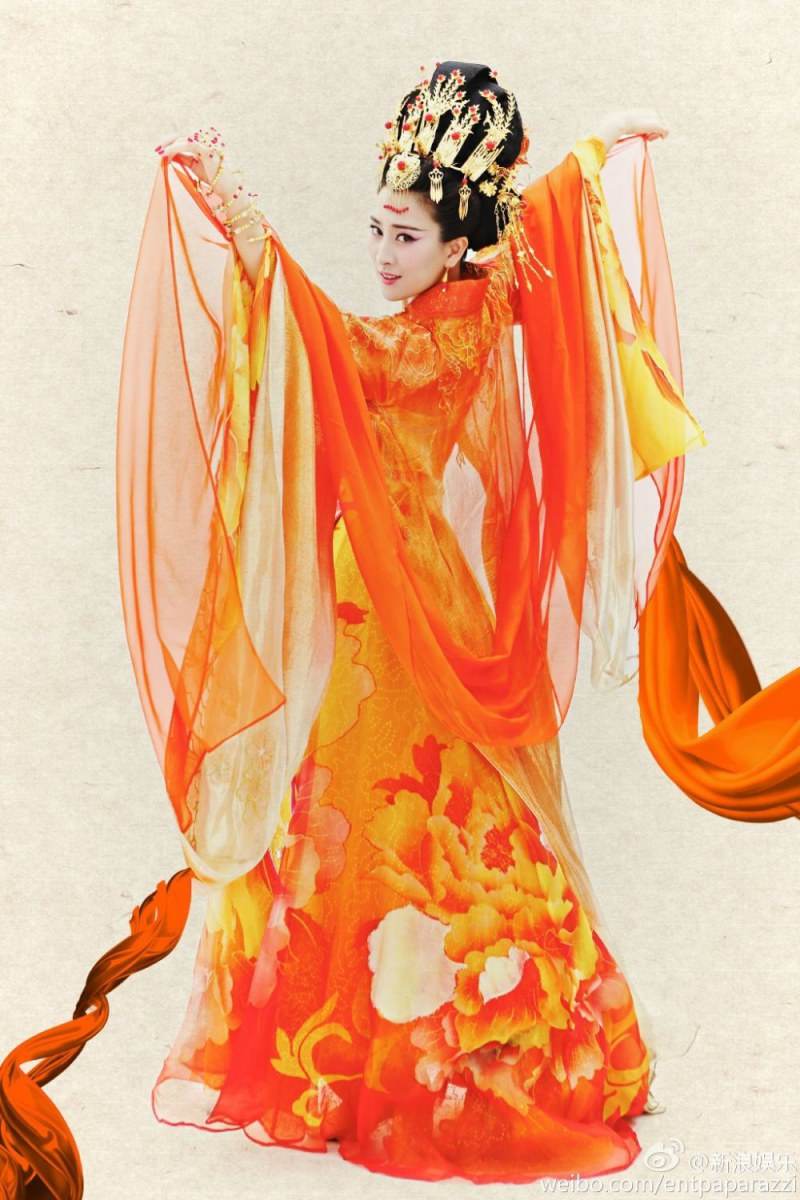 ฉินหลาน / หวังลี่คุน / ถงลี่หยา / หม่าซู กับการแสดงชุด《国色天香》Guo Se Tian Xiang 2015