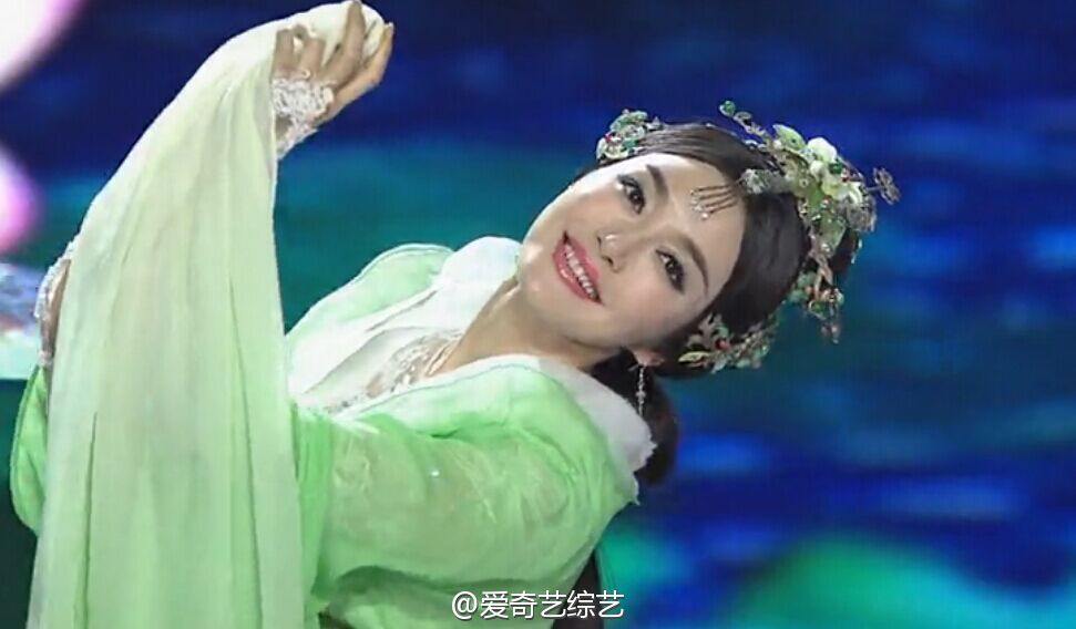 ฉินหลาน / หวังลี่คุน / ถงลี่หยา / หม่าซู กับการแสดงชุด《国色天香》Guo Se Tian Xiang 2015