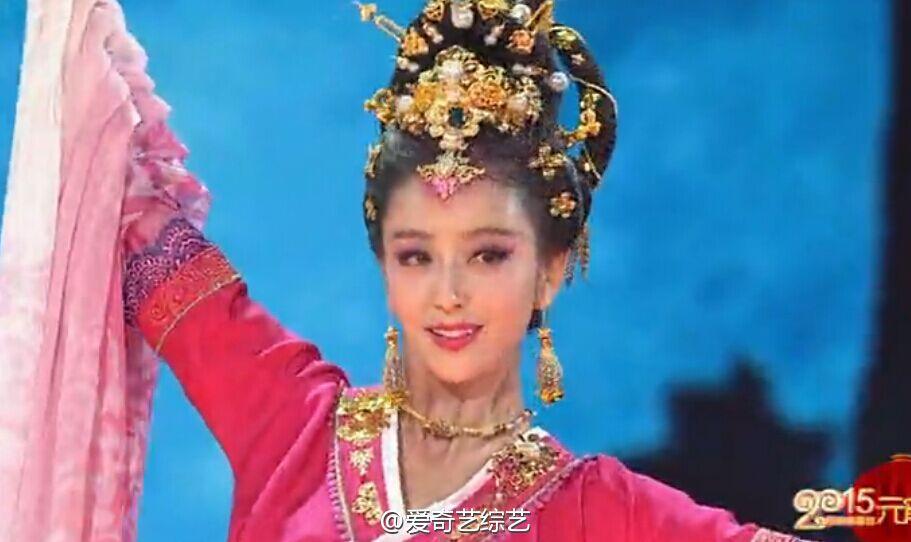 ฉินหลาน / หวังลี่คุน / ถงลี่หยา / หม่าซู กับการแสดงชุด《国色天香》Guo Se Tian Xiang 2015