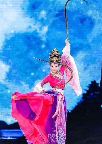 ฉินหลาน / หวังลี่คุน / ถงลี่หยา / หม่าซู กับการแสดงชุด《国色天香》Guo Se Tian Xiang 2015
