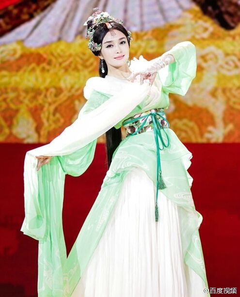 ฉินหลาน / หวังลี่คุน / ถงลี่หยา / หม่าซู กับการแสดงชุด《国色天香》Guo Se Tian Xiang 2015