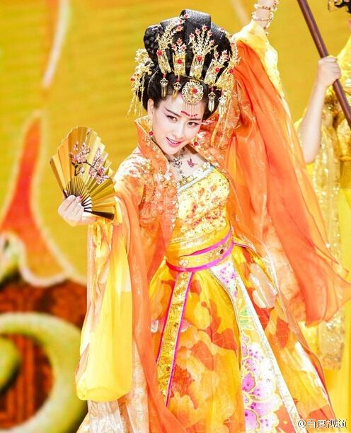 ฉินหลาน / หวังลี่คุน / ถงลี่หยา / หม่าซู กับการแสดงชุด《国色天香》Guo Se Tian Xiang 2015