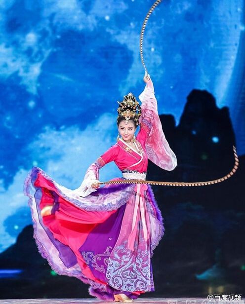 ฉินหลาน / หวังลี่คุน / ถงลี่หยา / หม่าซู กับการแสดงชุด《国色天香》Guo Se Tian Xiang 2015