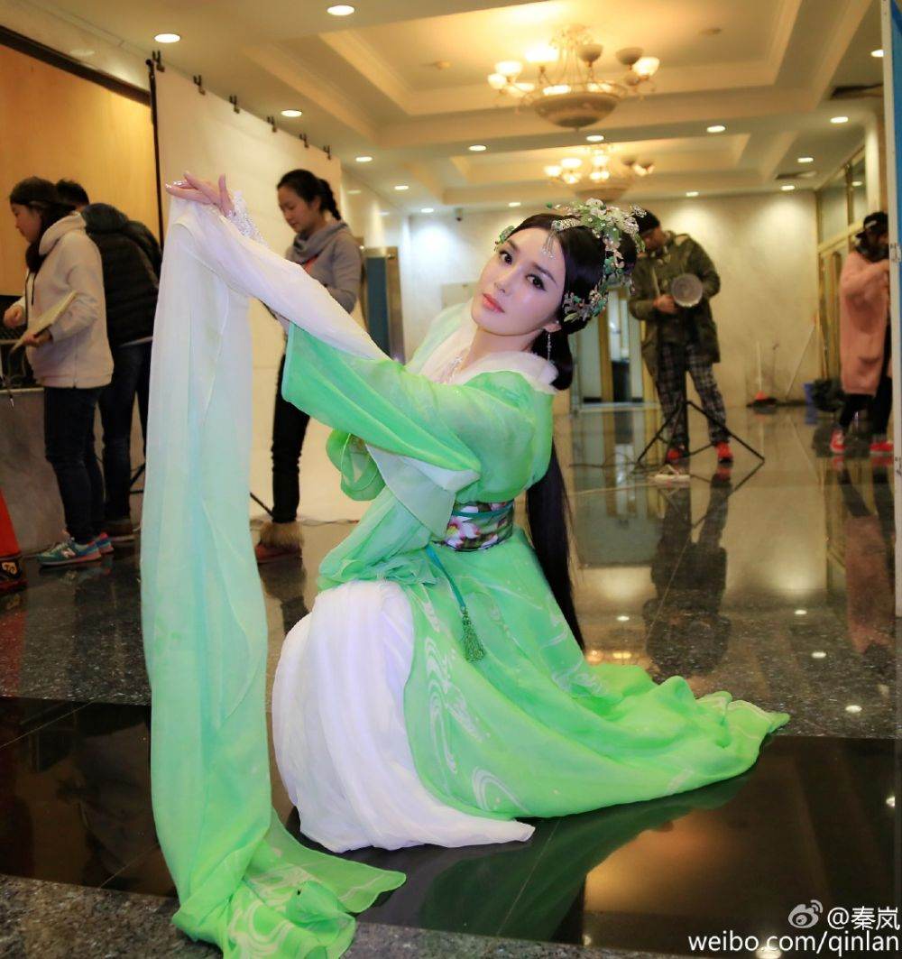 ฉินหลาน / หวังลี่คุน / ถงลี่หยา / หม่าซู กับการแสดงชุด《国色天香》Guo Se Tian Xiang 2015