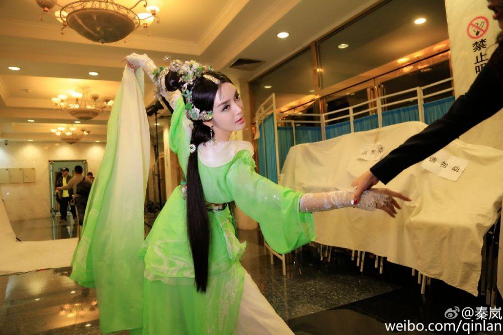 ฉินหลาน / หวังลี่คุน / ถงลี่หยา / หม่าซู กับการแสดงชุด《国色天香》Guo Se Tian Xiang 2015