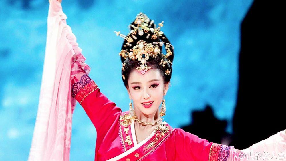 ฉินหลาน / หวังลี่คุน / ถงลี่หยา / หม่าซู กับการแสดงชุด《国色天香》Guo Se Tian Xiang 2015