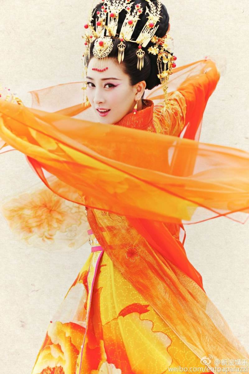ฉินหลาน / หวังลี่คุน / ถงลี่หยา / หม่าซู กับการแสดงชุด《国色天香》Guo Se Tian Xiang 2015