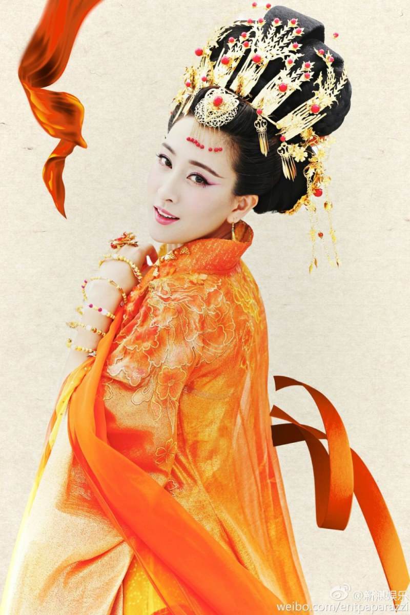 ฉินหลาน / หวังลี่คุน / ถงลี่หยา / หม่าซู กับการแสดงชุด《国色天香》Guo Se Tian Xiang 2015