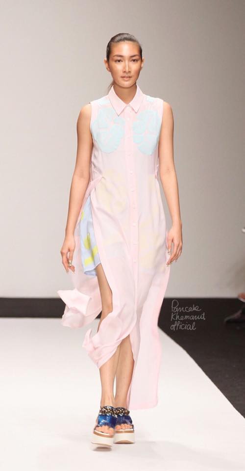 &lsquo;แพนเค้ก เขมนิจ&rsquo; ทวงบัลลังก์ซูเปอร์โมเดล ดีกรีนางเเบบโลก ในงาน Elle Fashion Week 2015