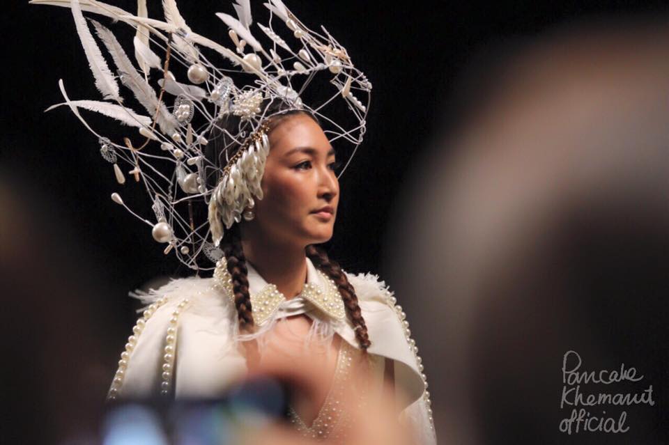 &lsquo;แพนเค้ก เขมนิจ&rsquo; ทวงบัลลังก์ซูเปอร์โมเดล ดีกรีนางเเบบโลก ในงาน Elle Fashion Week 2015