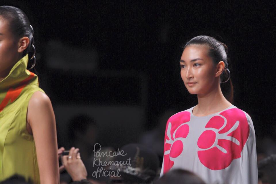 &lsquo;แพนเค้ก เขมนิจ&rsquo; ทวงบัลลังก์ซูเปอร์โมเดล ดีกรีนางเเบบโลก ในงาน Elle Fashion Week 2015