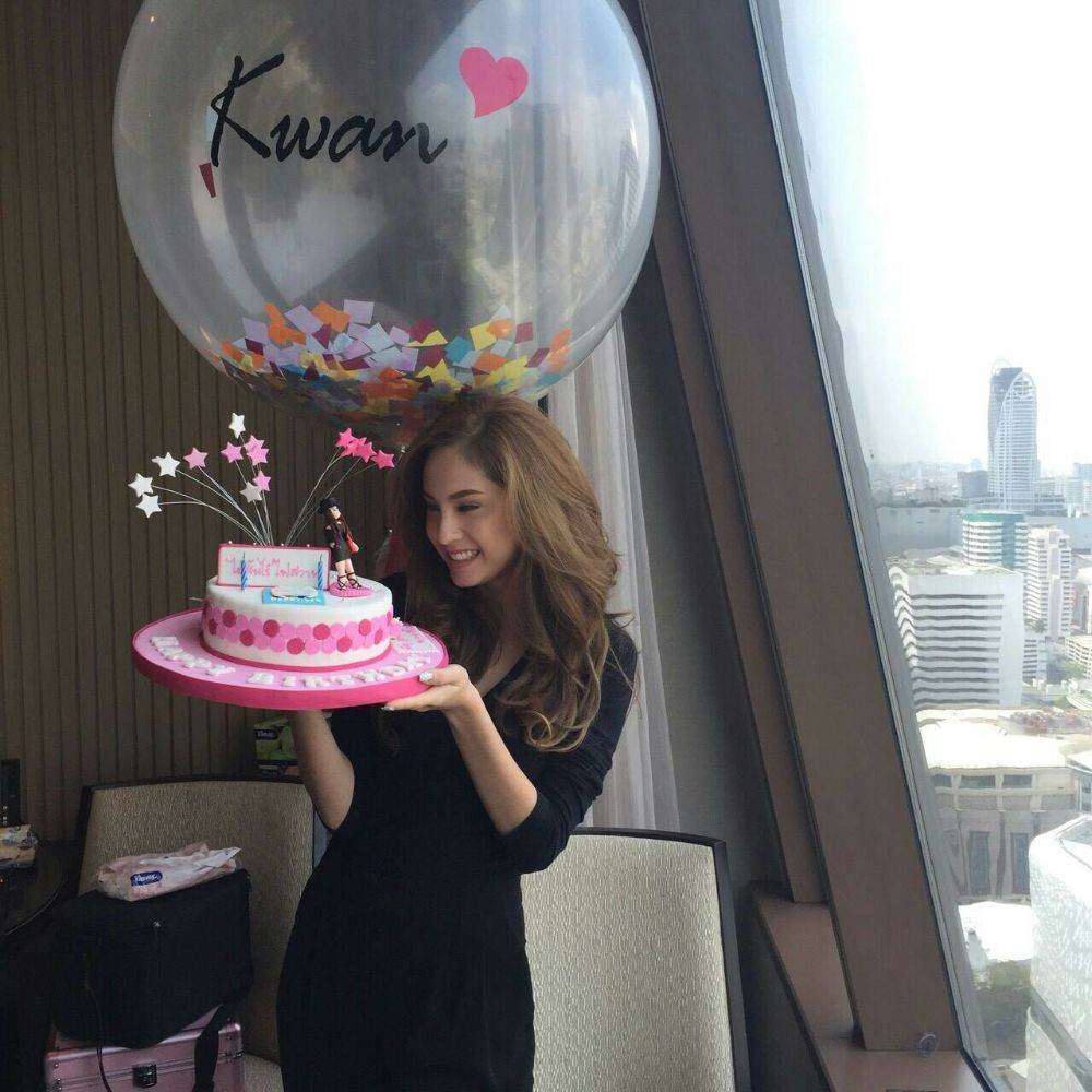 Happy birthday Kwan Usamanee ย้อนหลัง จากกองไม่สิ้นไร้ไฟสวาท