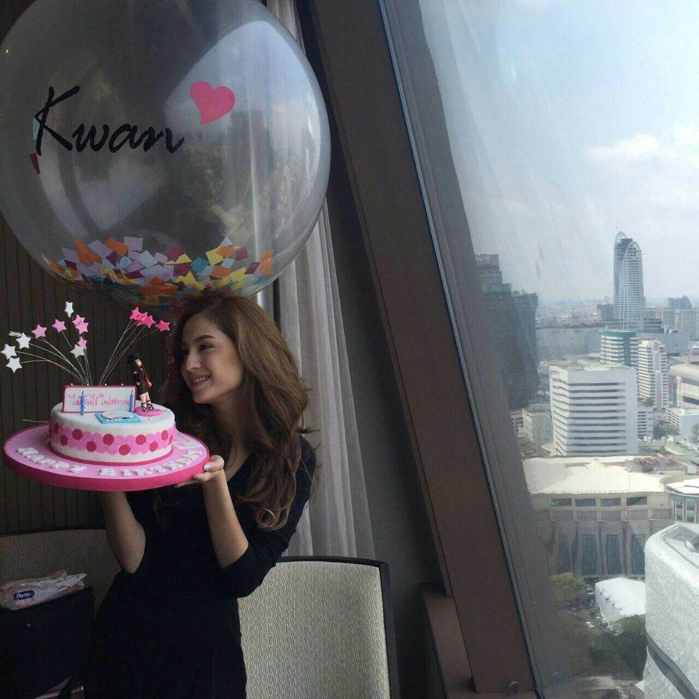 Happy birthday Kwan Usamanee ย้อนหลัง จากกองไม่สิ้นไร้ไฟสวาท