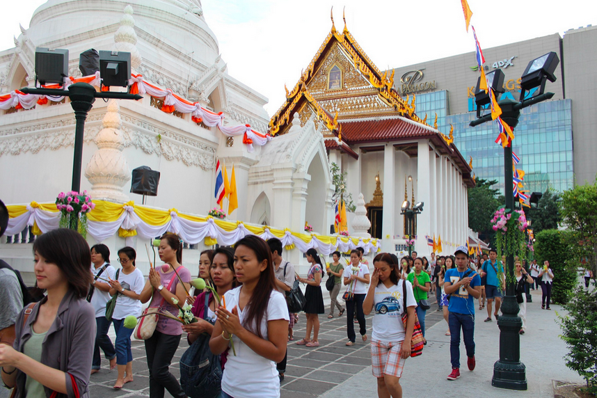 ''วัดปทุมวนาราม'' วัดกลางเมืองที่ตั้งอยู่ตรงกลาง2ห้างดัง สยามพารากอน และ ห้างเซ็นทรัลเวิลด์ ที่ดินวัดคงมูลค่ามหาศาล