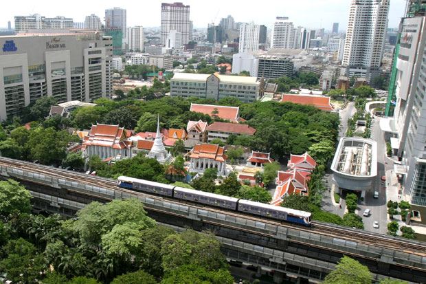 ''วัดปทุมวนาราม'' วัดกลางเมืองที่ตั้งอยู่ตรงกลาง2ห้างดัง สยามพารากอน และ ห้างเซ็นทรัลเวิลด์ ที่ดินวัดคงมูลค่ามหาศาล