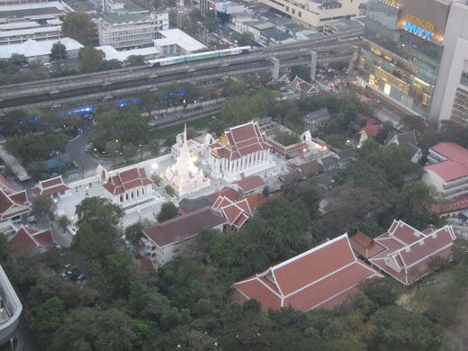 ''วัดปทุมวนาราม'' วัดกลางเมืองที่ตั้งอยู่ตรงกลาง2ห้างดัง สยามพารากอน และ ห้างเซ็นทรัลเวิลด์ ที่ดินวัดคงมูลค่ามหาศาล