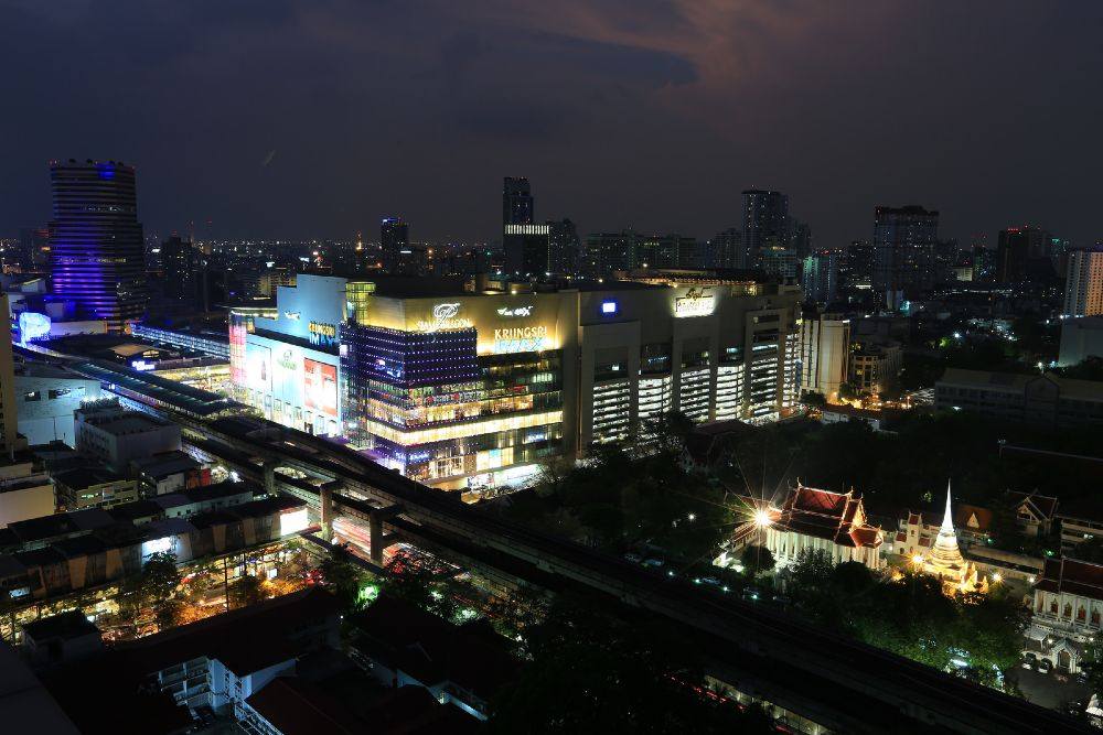 ''วัดปทุมวนาราม'' วัดกลางเมืองที่ตั้งอยู่ตรงกลาง2ห้างดัง สยามพารากอน และ ห้างเซ็นทรัลเวิลด์ ที่ดินวัดคงมูลค่ามหาศาล