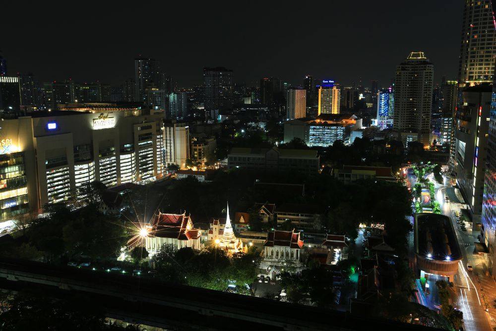 ''วัดปทุมวนาราม'' วัดกลางเมืองที่ตั้งอยู่ตรงกลาง2ห้างดัง สยามพารากอน และ ห้างเซ็นทรัลเวิลด์ ที่ดินวัดคงมูลค่ามหาศาล