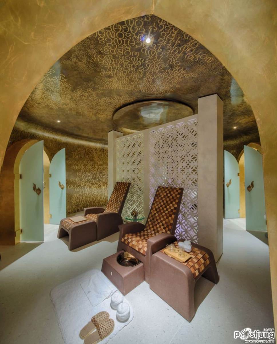 Villa Siam by Eggarat Wongcharit