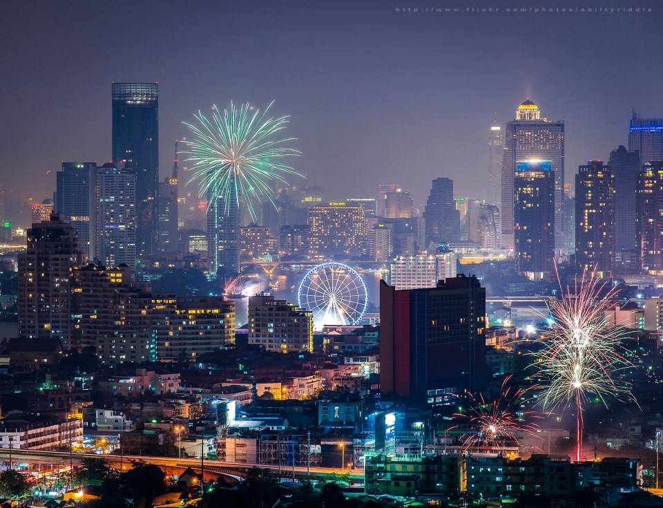 ชิงช้าสวรรค์ ที่สูงที่สุดในเมืองไทย ตั้งอยู่ริมแม่น้ำเจ้าพระยา