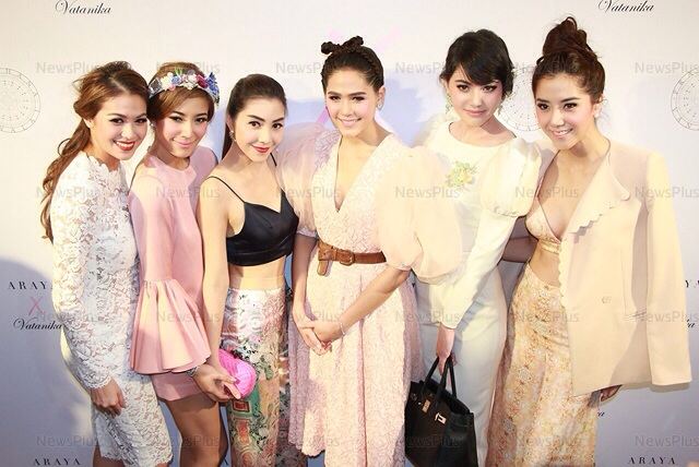 ใหม่ ชมพู่2พี่น้อง สุดแช่บ เจ้าแม่แฟชั่น ของเมืองไทย อยากเห็น2นางไปเดินประชันกัน บนพรมแดงเมืองคานส์มาก กริ๊ดดดด