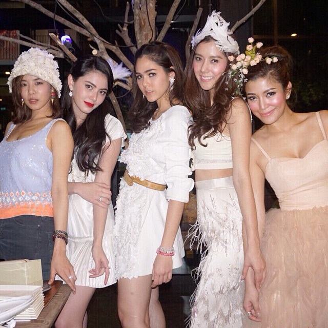 ใหม่ ชมพู่2พี่น้อง สุดแช่บ เจ้าแม่แฟชั่น ของเมืองไทย อยากเห็น2นางไปเดินประชันกัน บนพรมแดงเมืองคานส์มาก กริ๊ดดดด