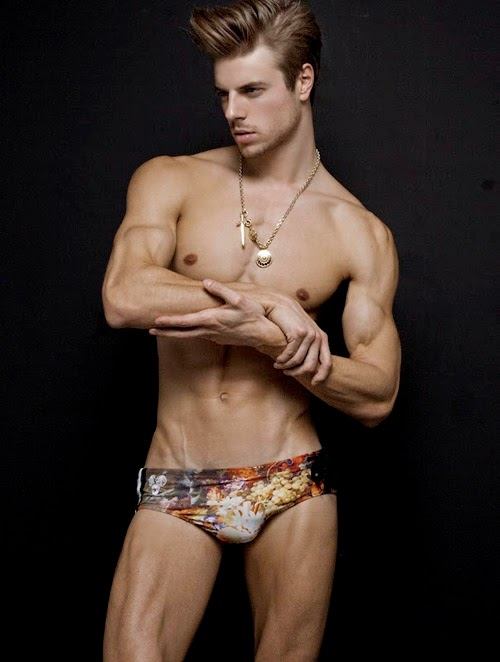 คนหล่อ...ไม่ใส่อะไรยิ่งดูดีไปใหญ่