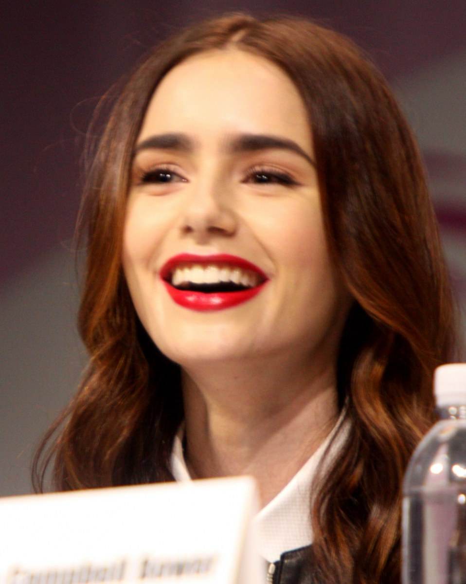 สาวๆเศร้า Chris Evans เปิดตัวคบ Lily Colin นางเอก snow white
