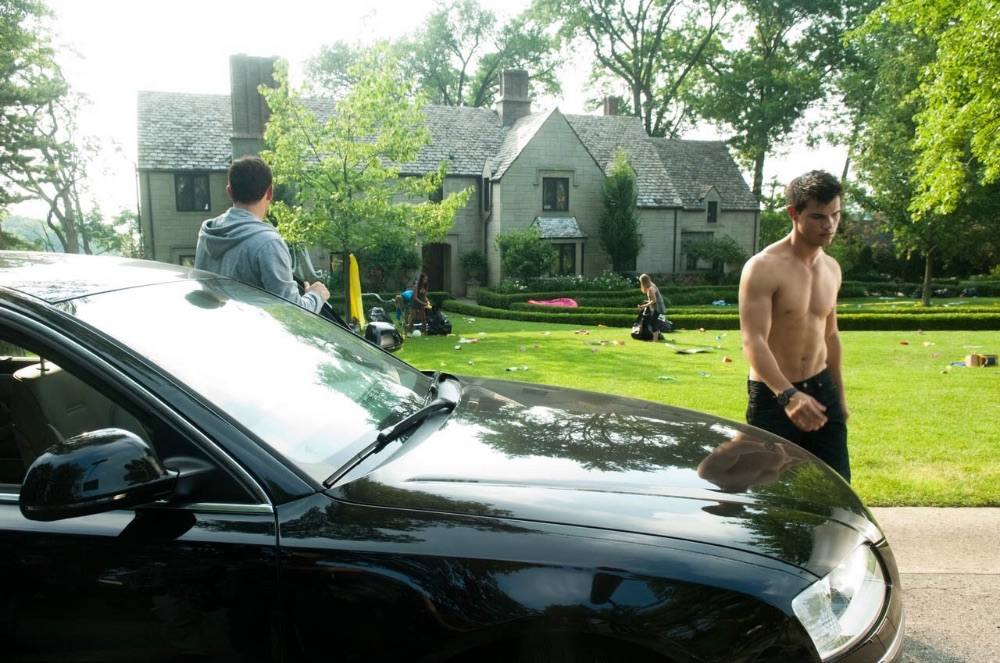 Taylor Lautnet in Abduction