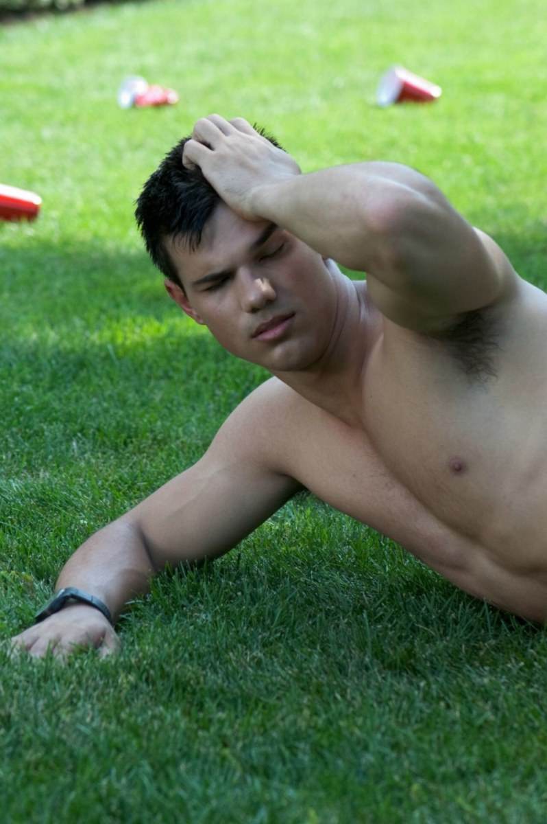Taylor Lautnet in Abduction