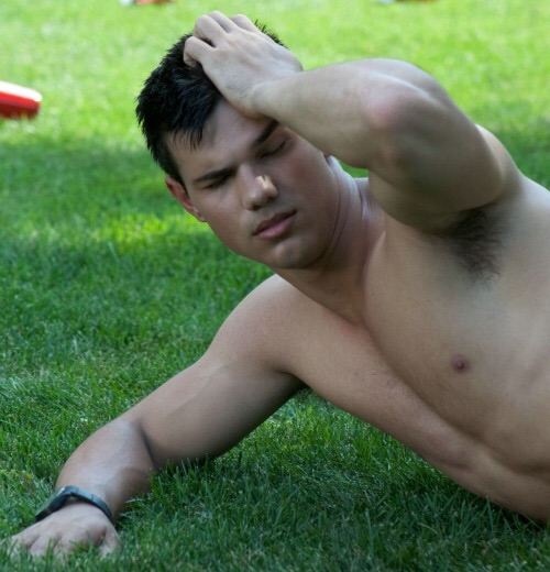 Taylor Lautnet in Abduction