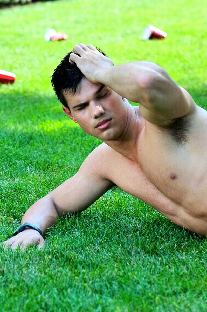 Taylor Lautnet in Abduction