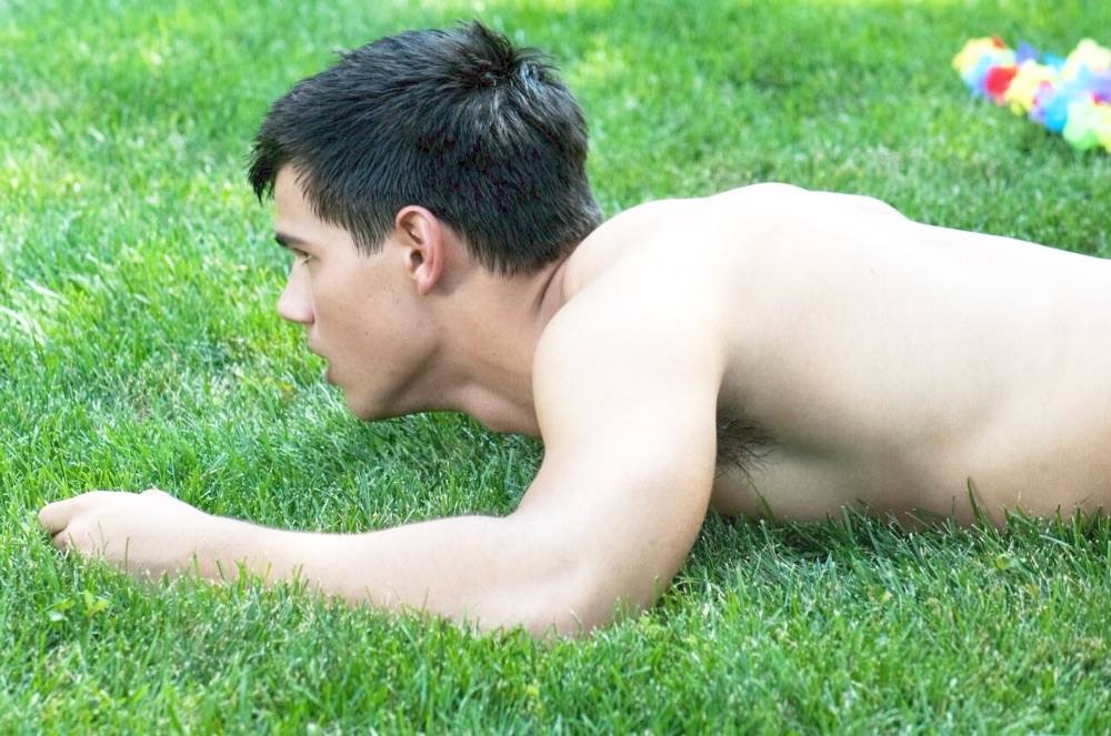 Taylor Lautnet in Abduction