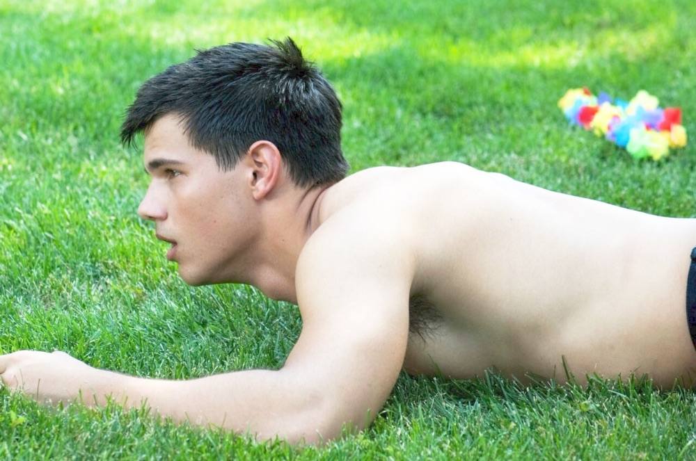 Taylor Lautnet in Abduction
