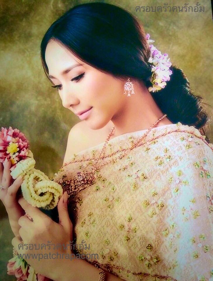 "อั้ม พัชราภา" แม่หญิงคนงาม เจ้านางผู้เลอโฉม จากงานครบรอบ 100 ปี รร.ดัดดรุณี!!